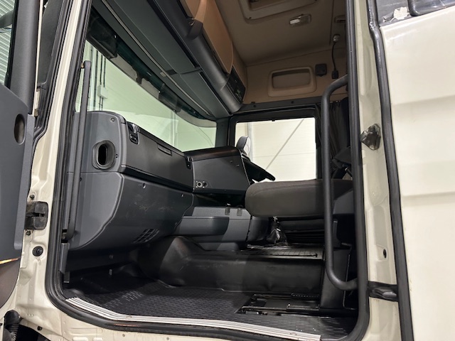 Scania R440 6×2 Rear Lift Brick Grab Drawbar