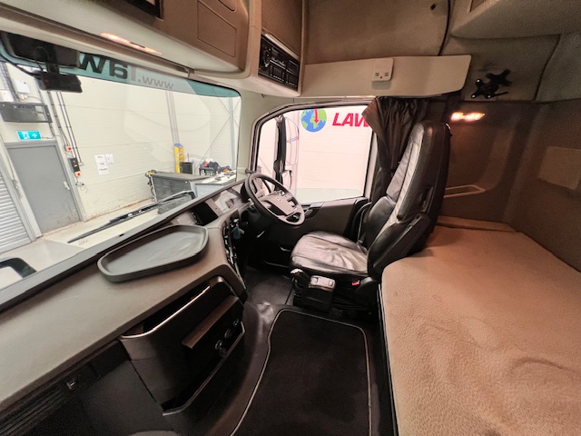 Volvo FH 500 6×2 Midlift Tractor Unit