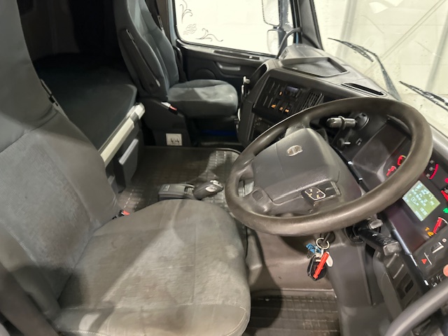Volvo FH 460 6×2 Sleeper Cab Tractor Unit