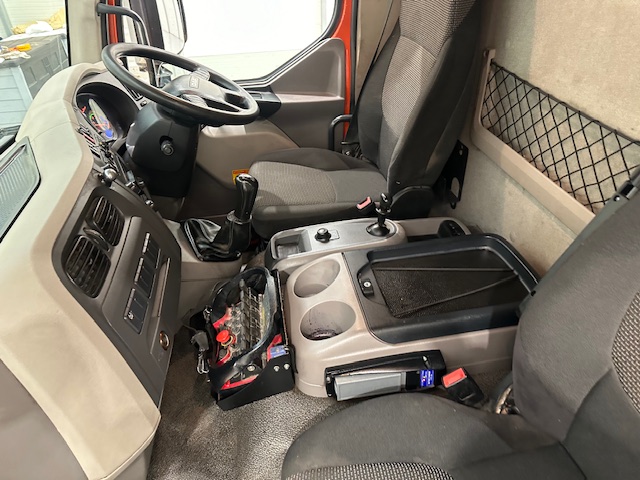 DAF LF 220 Day Cab Dropside Brick Grab