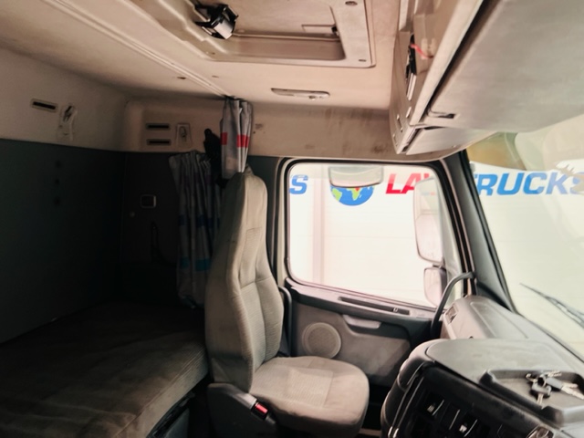 Volvo FH12 420 4×2 Sleeper Cab Tractor Unit