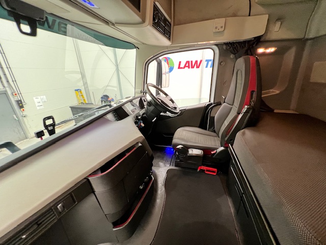 Volvo FH 460 6×2 Midlift Tractor Unit