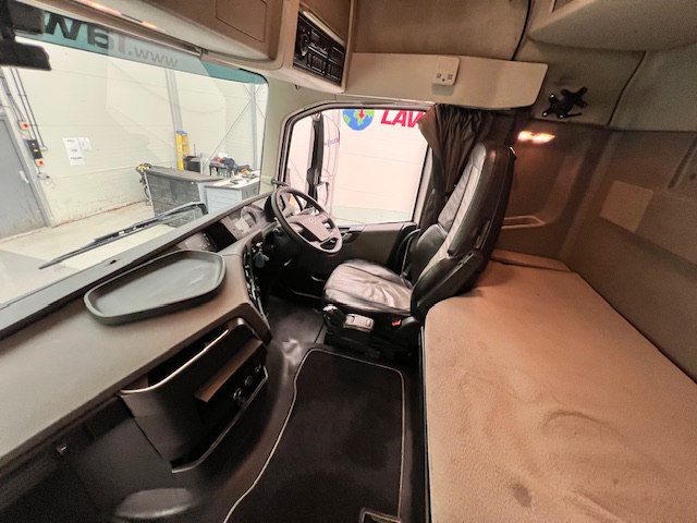 Volvo FH 500 6×2 Midlift Tractor Unit