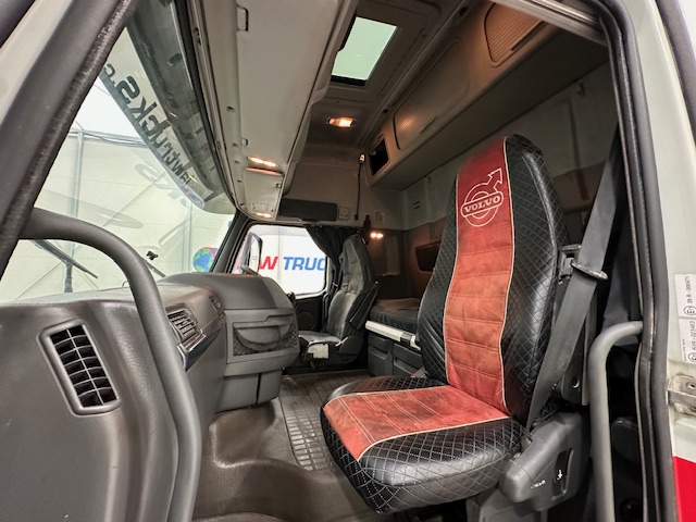 Volvo FH 500 6×2 Midlift Tractor Unit