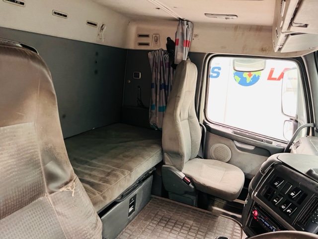 Volvo FH12 420 4×2 Sleeper Cab Tractor Unit