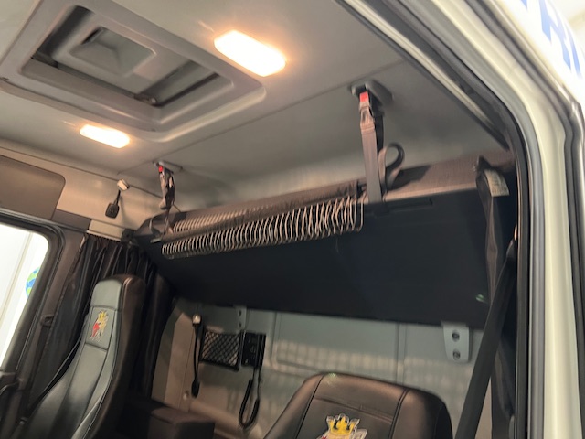 Scania R420 8×2 Rear Lift Brick Grab Drawbar