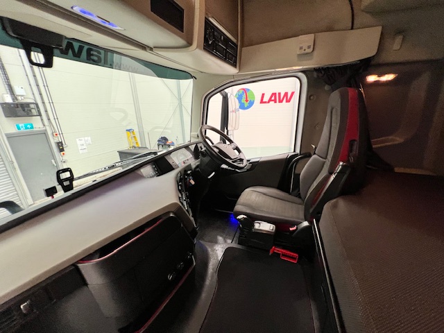 Volvo FH 460 6×2 Midlift Tractor Unit