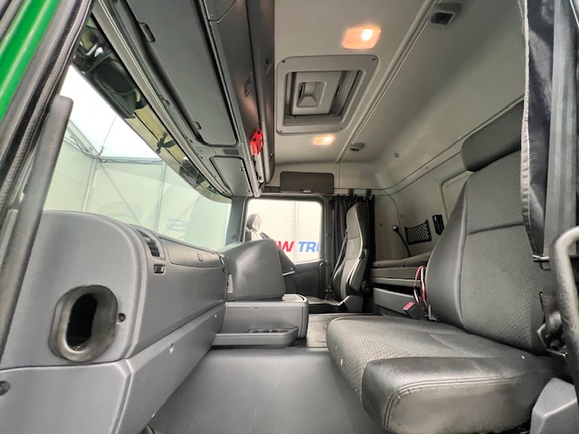 Scania G360 8×2 Sleeper Chassis Cab