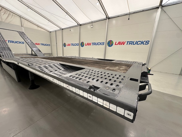 SDC Tri Axle Kicker Vehicle Carrier Lowloader
