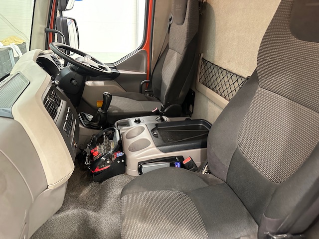DAF LF 220 Day Cab Dropside Brick Grab