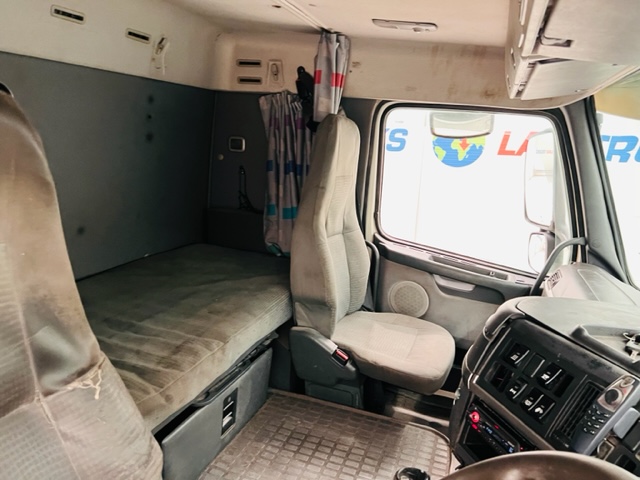 Volvo FH12 420 4×2 Sleeper Cab Tractor Unit