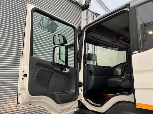 Scania P270 6×2 10 Tyre Flatbed Drawbar Brick Grab
