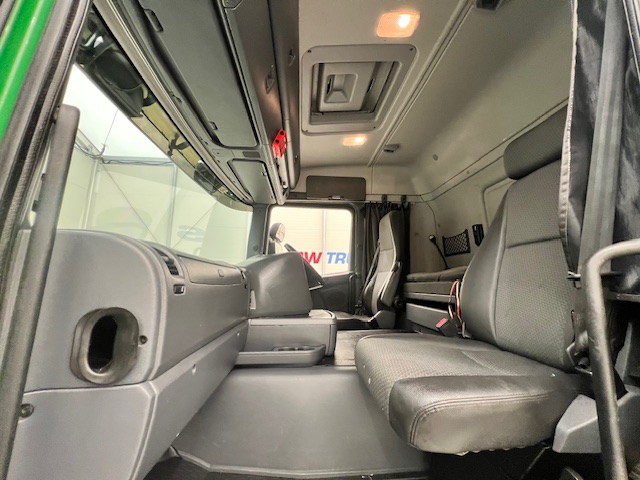 Scania G360 8×2 Sleeper Chassis Cab