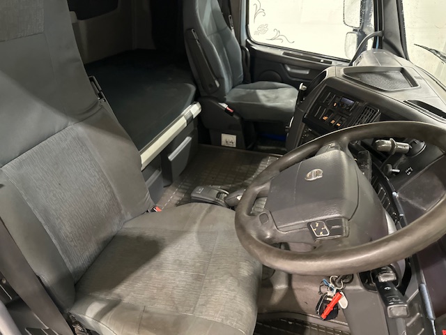 Volvo FH 460 6×2 Sleeper Cab Tractor Unit