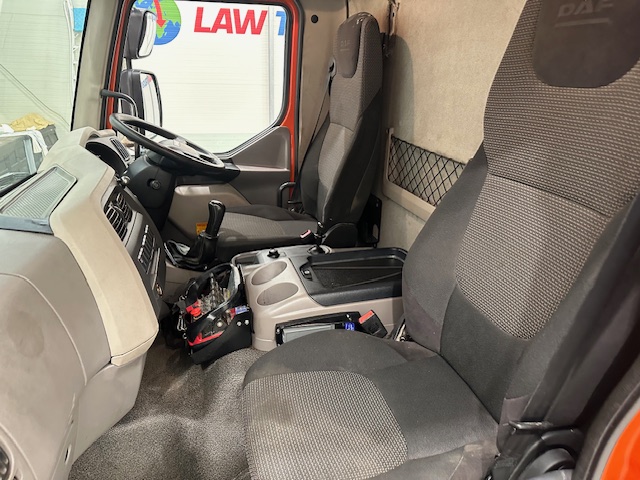DAF LF 220 Day Cab Dropside Brick Grab