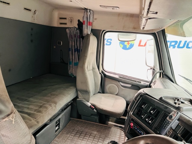 Volvo FH12 420 4×2 Sleeper Cab Tractor Unit