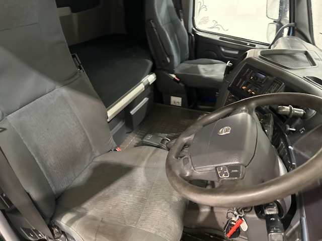 Volvo FH 460 6×2 Sleeper Cab Tractor Unit
