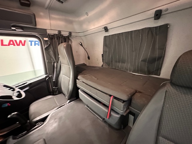 Scania P370 8×4 Sleeper Cab Skip Loader