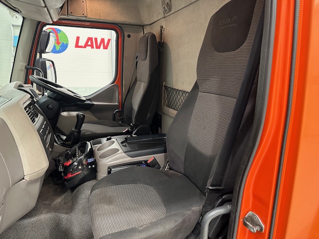 DAF LF 220 Day Cab Dropside Brick Grab