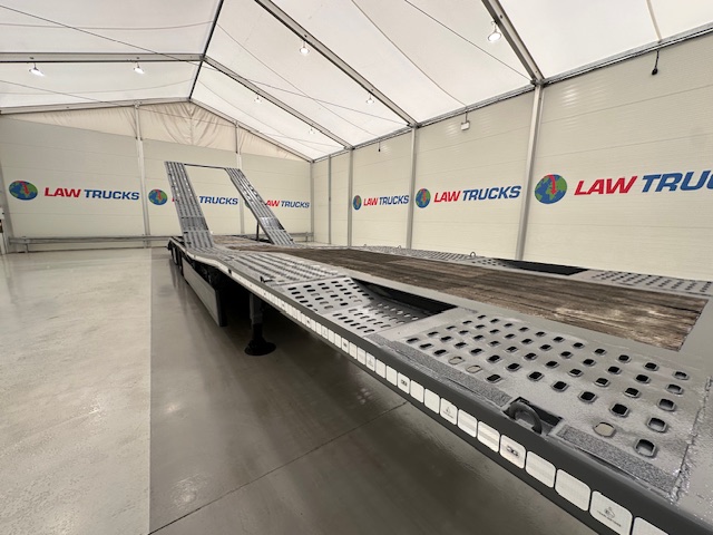 SDC Tri Axle Kicker Vehicle Carrier Lowloader
