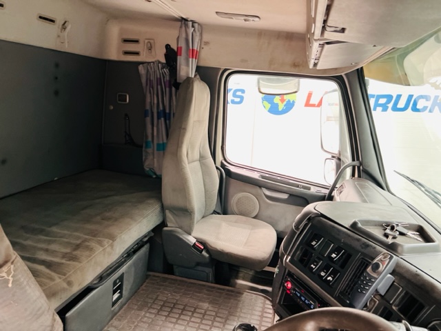 Volvo FH12 420 4×2 Sleeper Cab Tractor Unit