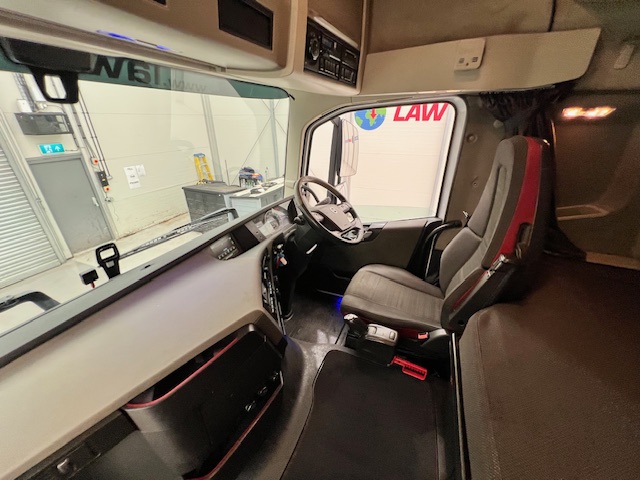 Volvo FH 460 6×2 Midlift Tractor Unit