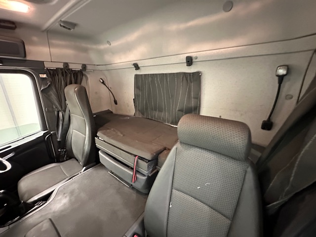 Scania P370 8×4 Sleeper Cab Skip Loader