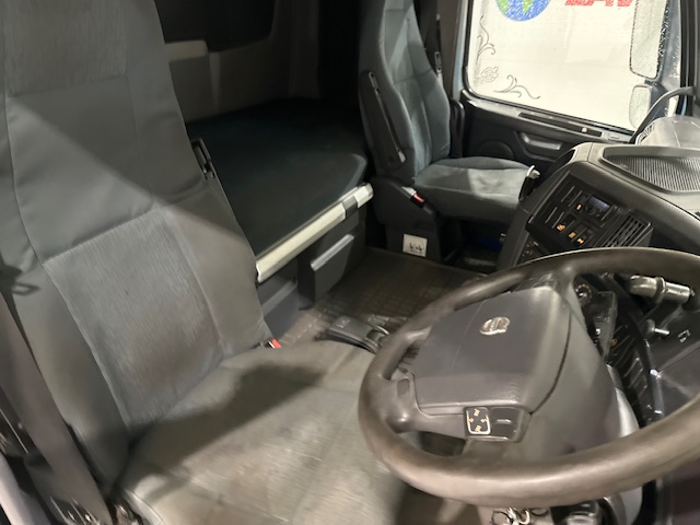 Volvo FH 460 6×2 Sleeper Cab Tractor Unit