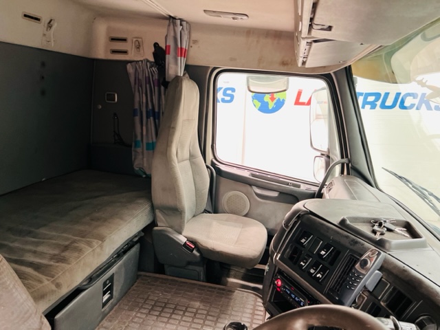 Volvo FH12 420 4×2 Sleeper Cab Tractor Unit