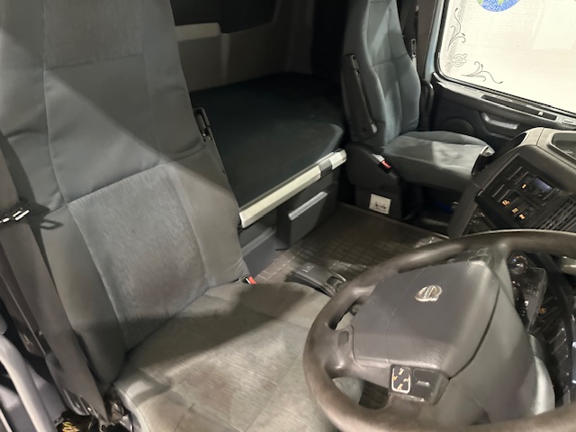 Volvo FH 460 6×2 Sleeper Cab Tractor Unit