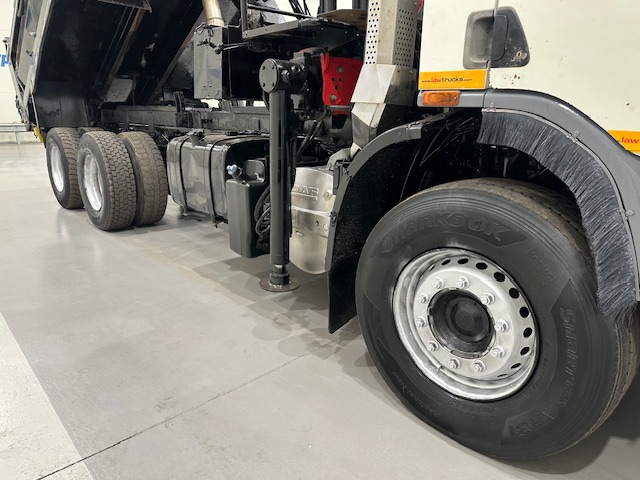 DAF CF75 310 6×4 Day Cab Steel Tipper Grab