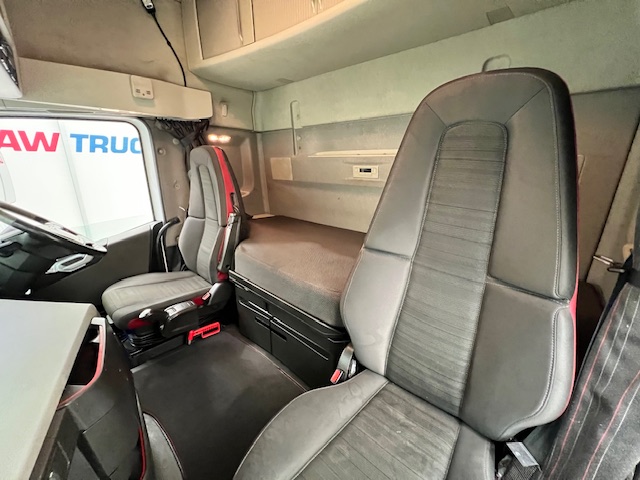 Volvo FH 460 6×2 Midlift Tractor Unit