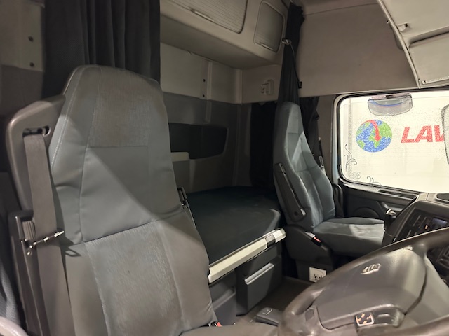 Volvo FH 460 6×2 Sleeper Cab Tractor Unit