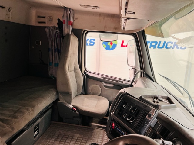 Volvo FH12 420 4×2 Sleeper Cab Tractor Unit