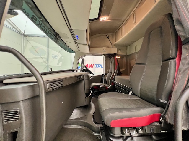 Volvo FH 460 6×2 Midlift Tractor Unit