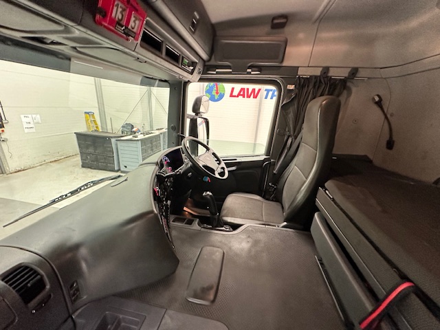 Scania P370 8×4 Sleeper Cab Skip Loader