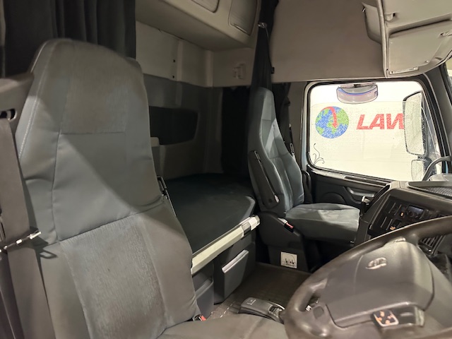 Volvo FH 460 6×2 Sleeper Cab Tractor Unit