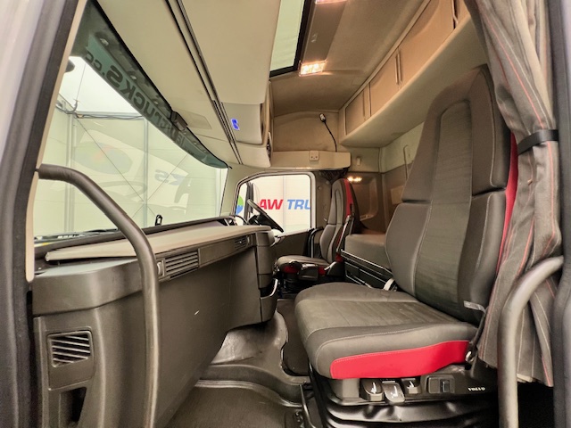 Volvo FH 460 6×2 Midlift Tractor Unit