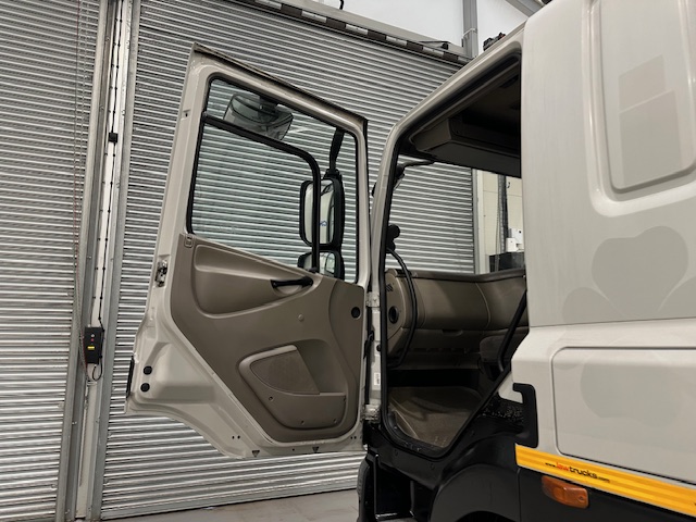 DAF CF85 360 8×2 Flatbed Brick Grab Drawbar