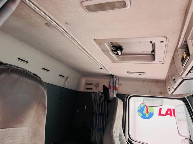 Volvo FH12 420 4×2 Sleeper Cab Tractor Unit