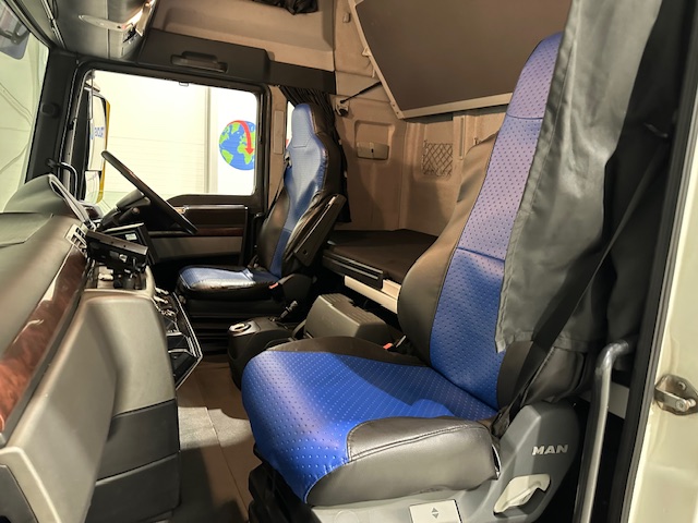 MAN TGX 26.440 6×2 Brick Grab Drawbar