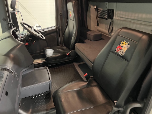 Scania R420 8×2 Rear Lift Brick Grab Drawbar