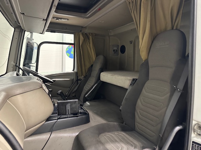DAF CF85 360 8×2 Flatbed Brick Grab Drawbar