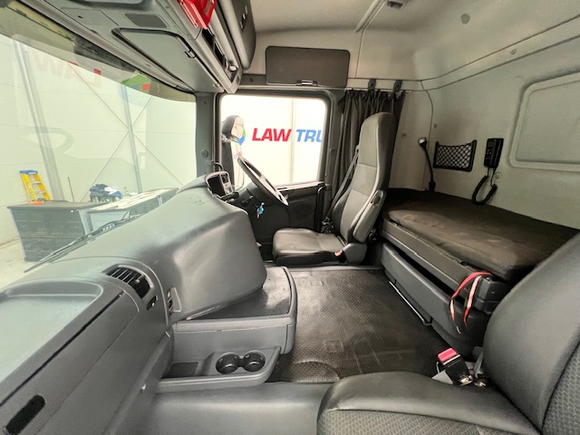 Scania G360 8×2 Sleeper Chassis Cab