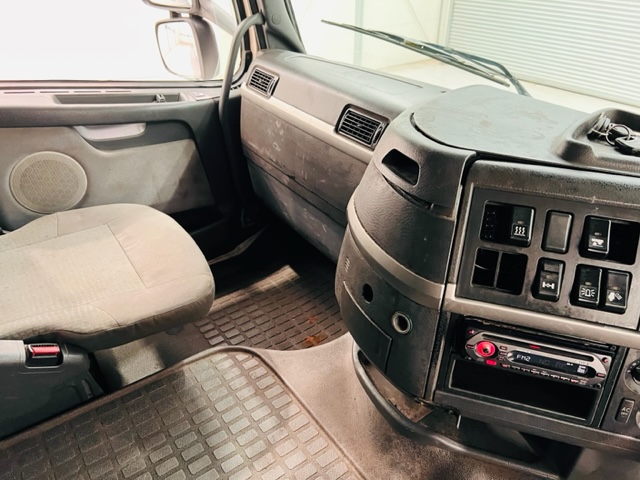 Volvo FH12 420 4×2 Sleeper Cab Tractor Unit