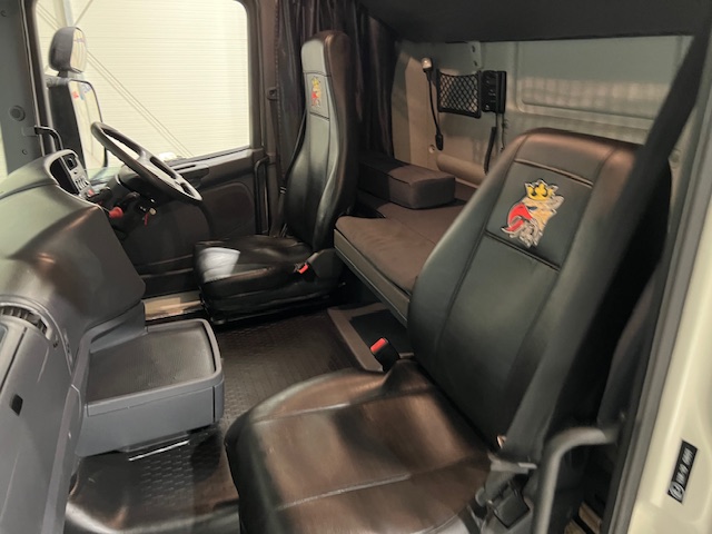 Scania R420 8×2 Rear Lift Brick Grab Drawbar