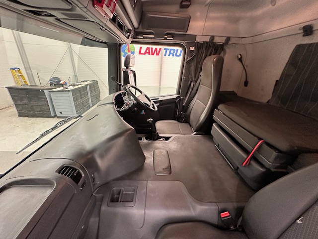 Scania P370 8×4 Sleeper Cab Skip Loader
