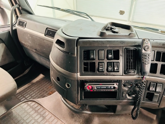 Volvo FH12 420 4×2 Sleeper Cab Tractor Unit