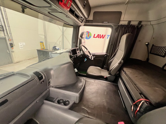 Scania G360 8×2 Sleeper Chassis Cab