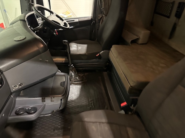 Scania R440 6×2 Rear Lift Brick Grab Drawbar